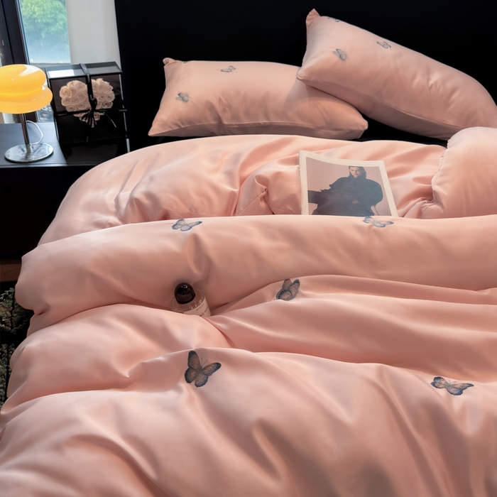 91家纺网 家纺一手货源 找家纺 红嘴企鹅2025新款幻影冰丝四件套-蝴蝶系列 幻影-玉色