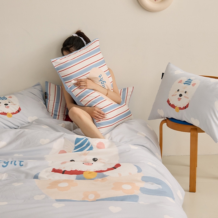 91家纺网 家纺一手货源 找家纺 RYB红黄兰 开学季2025新款ins设计师原创13372大版卡通数码印花40s全棉纯棉三件套四件套 爱心西高地