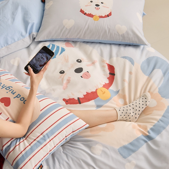 91家纺网 家纺一手货源 找家纺 RYB红黄兰 开学季2025新款ins设计师原创13372大版卡通数码印花40s全棉纯棉三件套四件套 爱心西高地