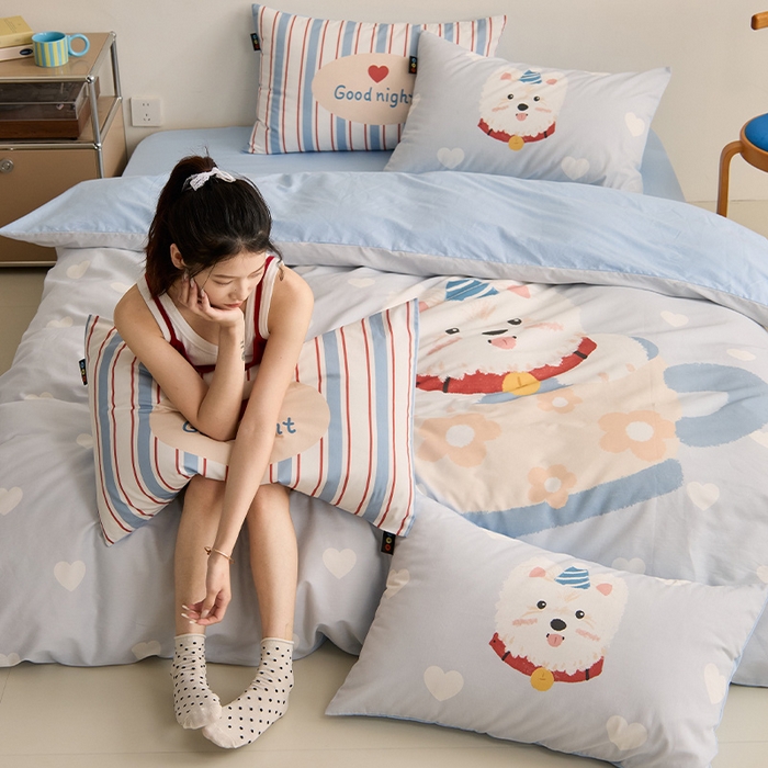 91家纺网 家纺一手货源 找家纺 RYB红黄兰 开学季2025新款ins设计师原创13372大版卡通数码印花40s全棉纯棉三件套四件套 爱心西高地