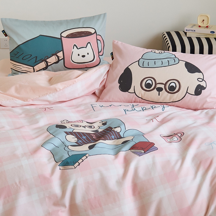 91家纺网 家纺一手货源 找家纺 RYB红黄兰 开学季2025新款ins设计师原创13372大版卡通数码印花40s全棉纯棉三件套四件套 美好假日