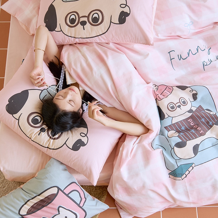 91家纺网 家纺一手货源 找家纺 RYB红黄兰 开学季2025新款ins设计师原创13372大版卡通数码印花40s全棉纯棉三件套四件套 美好假日