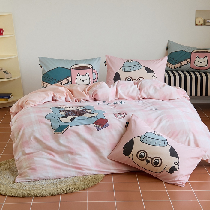 91家纺网 家纺一手货源 找家纺 RYB红黄兰 开学季2025新款ins设计师原创13372大版卡通数码印花40s全棉纯棉三件套四件套 美好假日