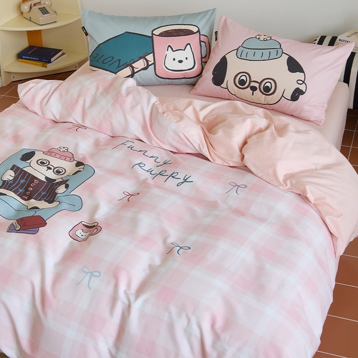 91家纺网 家纺一手货源 找家纺 RYB红黄兰 开学季2025新款ins设计师原创13372大版卡通数码印花40s全棉纯棉三件套四件套 美好假日