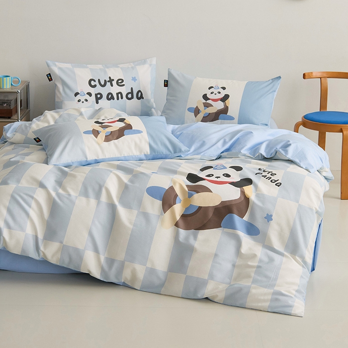 91家纺网 家纺一手货源 找家纺 RYB红黄兰 开学季2025新款ins设计师原创13372大版卡通数码印花40s全棉纯棉三件套四件套 太空熊猫