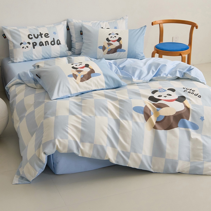 91家纺网 家纺一手货源 找家纺 RYB红黄兰 开学季2025新款ins设计师原创13372大版卡通数码印花40s全棉纯棉三件套四件套 太空熊猫