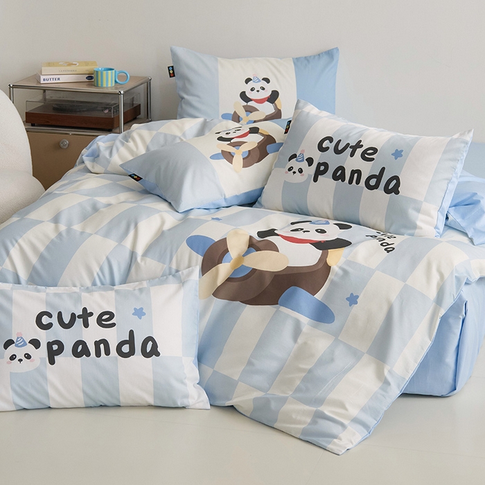 91家纺网 家纺一手货源 找家纺 RYB红黄兰 开学季2025新款ins设计师原创13372大版卡通数码印花40s全棉纯棉三件套四件套 太空熊猫