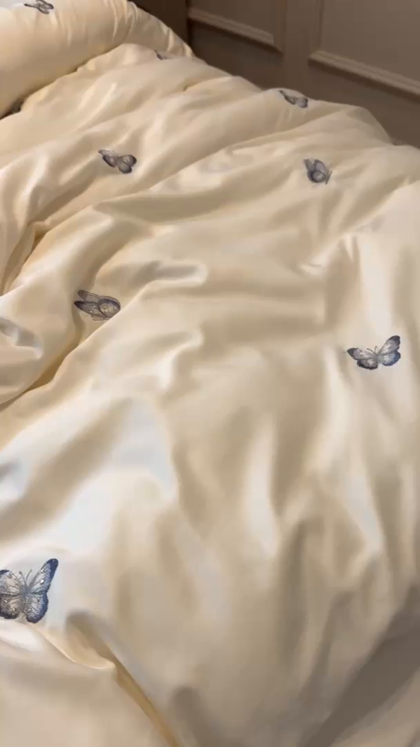 91家纺网 家纺一手货源 找家纺 红嘴企鹅2025新款幻影冰丝四件套-蝴蝶系列 幻影-清新绿