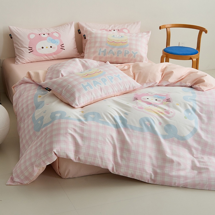 91家纺网 家纺一手货源 找家纺 RYB红黄兰 开学季2025新款ins设计师原创13372大版卡通数码印花40s全棉纯棉三件套四件套 蛋糕小奶猫