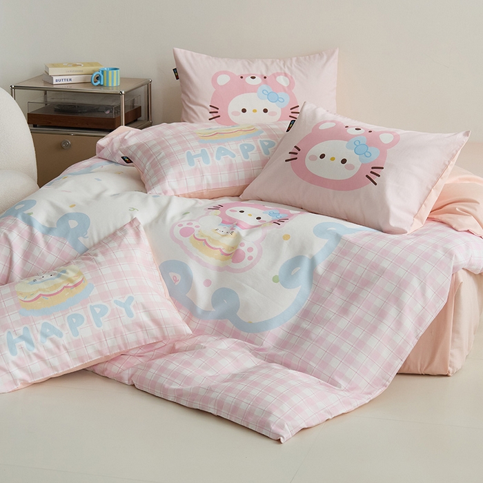 91家纺网 家纺一手货源 找家纺 RYB红黄兰 开学季2025新款ins设计师原创13372大版卡通数码印花40s全棉纯棉三件套四件套 蛋糕小奶猫