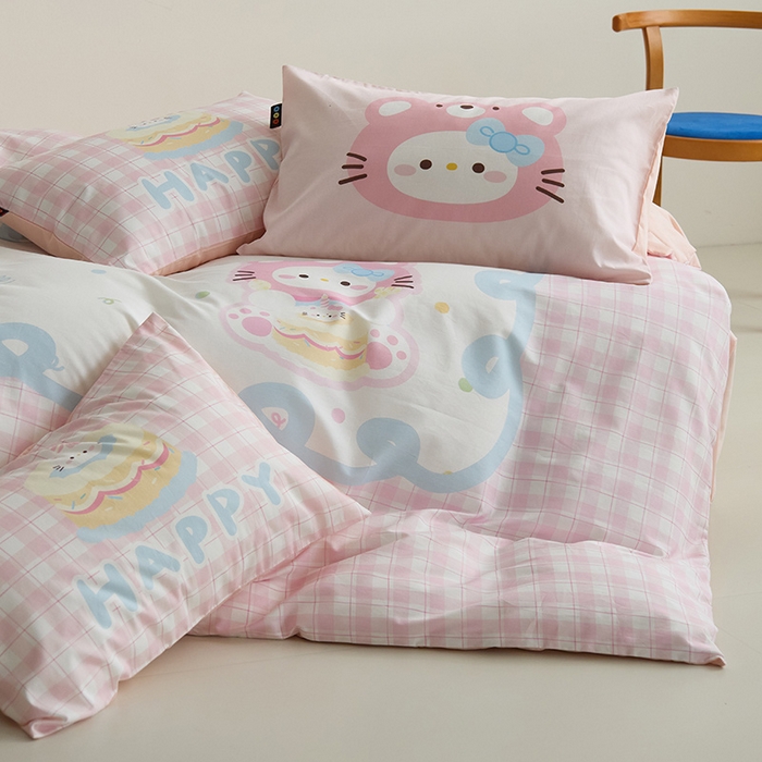 91家纺网 家纺一手货源 找家纺 RYB红黄兰 开学季2025新款ins设计师原创13372大版卡通数码印花40s全棉纯棉三件套四件套 蛋糕小奶猫