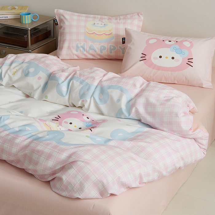 91家纺网 家纺一手货源 找家纺 RYB红黄兰 开学季2025新款ins设计师原创13372大版卡通数码印花40s全棉纯棉三件套四件套 蛋糕小奶猫