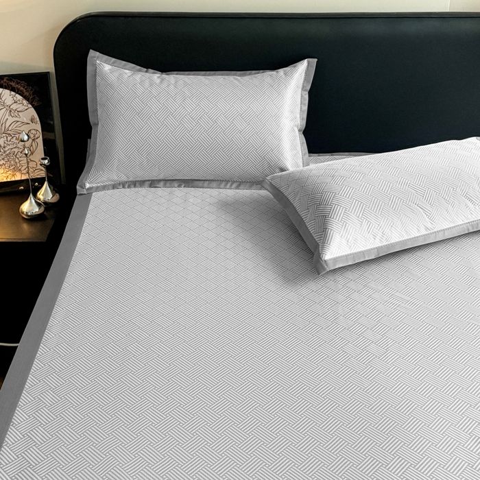 91家纺网 家纺一手货源 找家纺 红嘴企鹅2025新款人字纹提花冰丝凉席（量大可聊 ） 人字纹提花-灰色