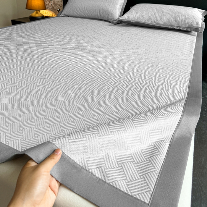 91家纺网 家纺一手货源 找家纺 红嘴企鹅2025新款人字纹提花冰丝凉席（量大可聊 ） 人字纹提花-灰色