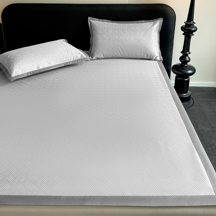 91家纺网 家纺一手货源 找家纺 红嘴企鹅2025新款人字纹提花冰丝凉席（量大可聊 ） 人字纹提花-灰色