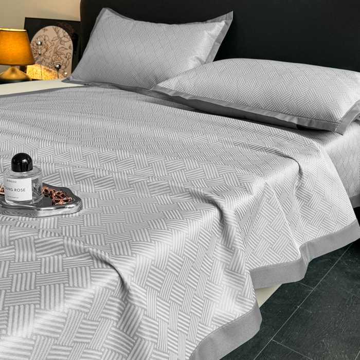 91家纺网 家纺一手货源 找家纺 红嘴企鹅2025新款人字纹提花冰丝凉席（量大可聊 ） 人字纹提花-灰色