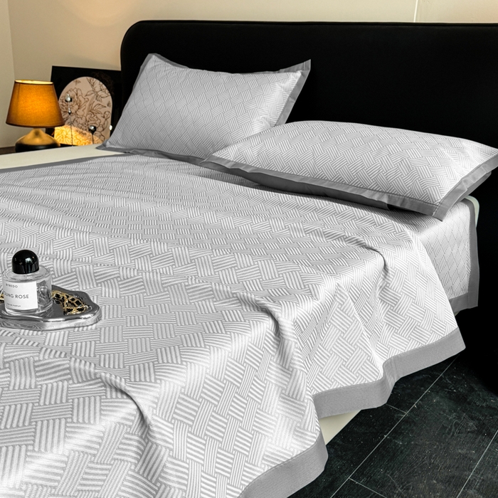 91家纺网 家纺一手货源 找家纺 红嘴企鹅2025新款人字纹提花冰丝凉席（量大可聊 ） 人字纹提花-灰色