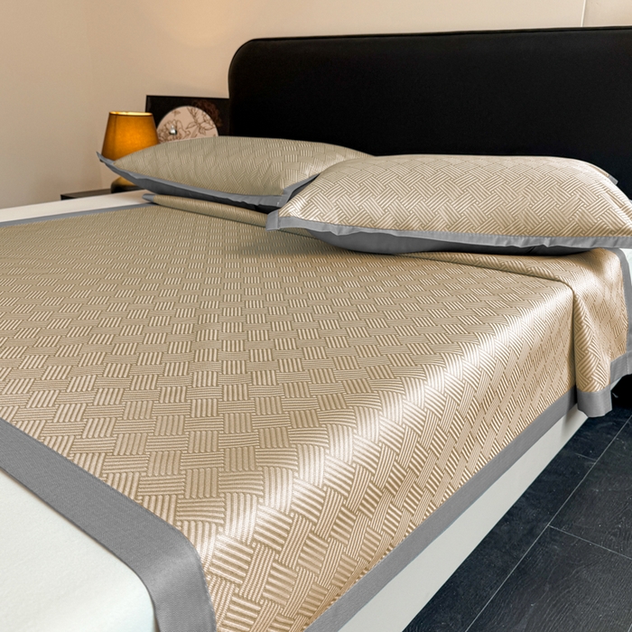 91家纺网 家纺一手货源 找家纺 红嘴企鹅2025新款人字纹提花冰丝凉席（量大可聊 ） 人字纹提花-咖啡