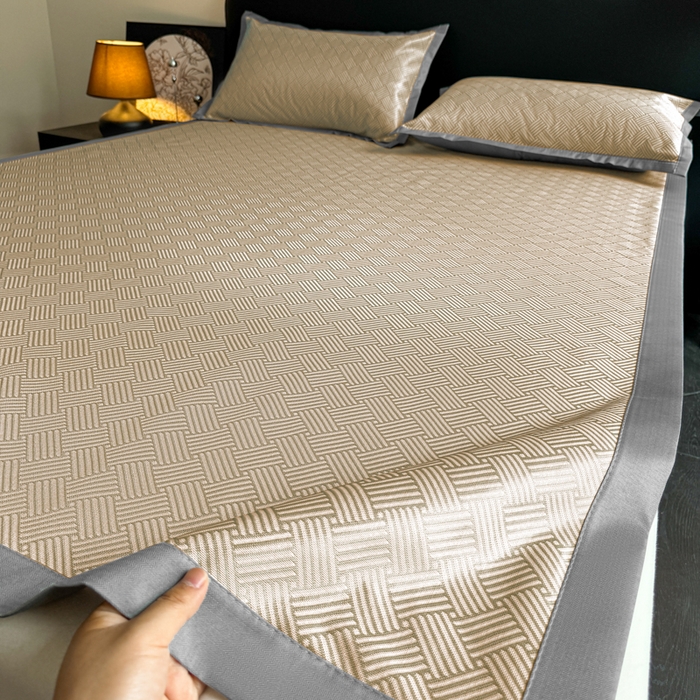 91家纺网 家纺一手货源 找家纺 红嘴企鹅2025新款人字纹提花冰丝凉席（量大可聊 ） 人字纹提花-咖啡