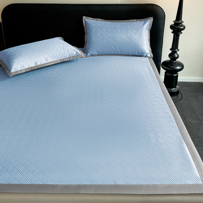 91家纺网 家纺一手货源 找家纺 红嘴企鹅2025新款人字纹提花冰丝凉席（量大可聊 ） 人字纹提花-蓝色