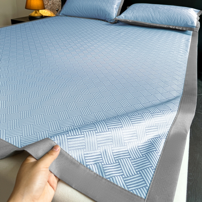 91家纺网 家纺一手货源 找家纺 红嘴企鹅2025新款人字纹提花冰丝凉席（量大可聊 ） 人字纹提花-蓝色