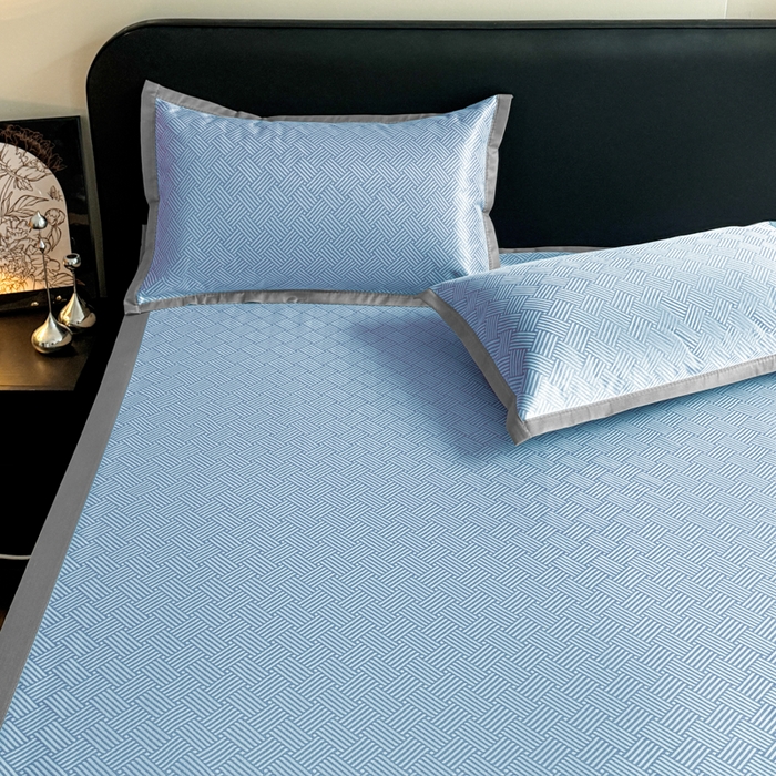 91家纺网 家纺一手货源 找家纺 红嘴企鹅2025新款人字纹提花冰丝凉席（量大可聊 ） 人字纹提花-蓝色