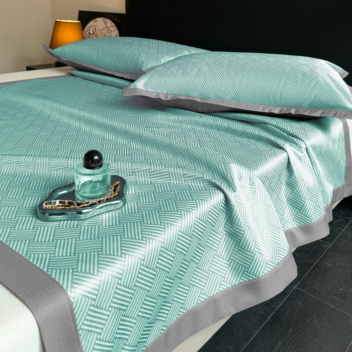 91家纺网 家纺一手货源 找家纺 红嘴企鹅2025新款人字纹提花冰丝凉席（量大可聊 ） 人字纹提花-绿色
