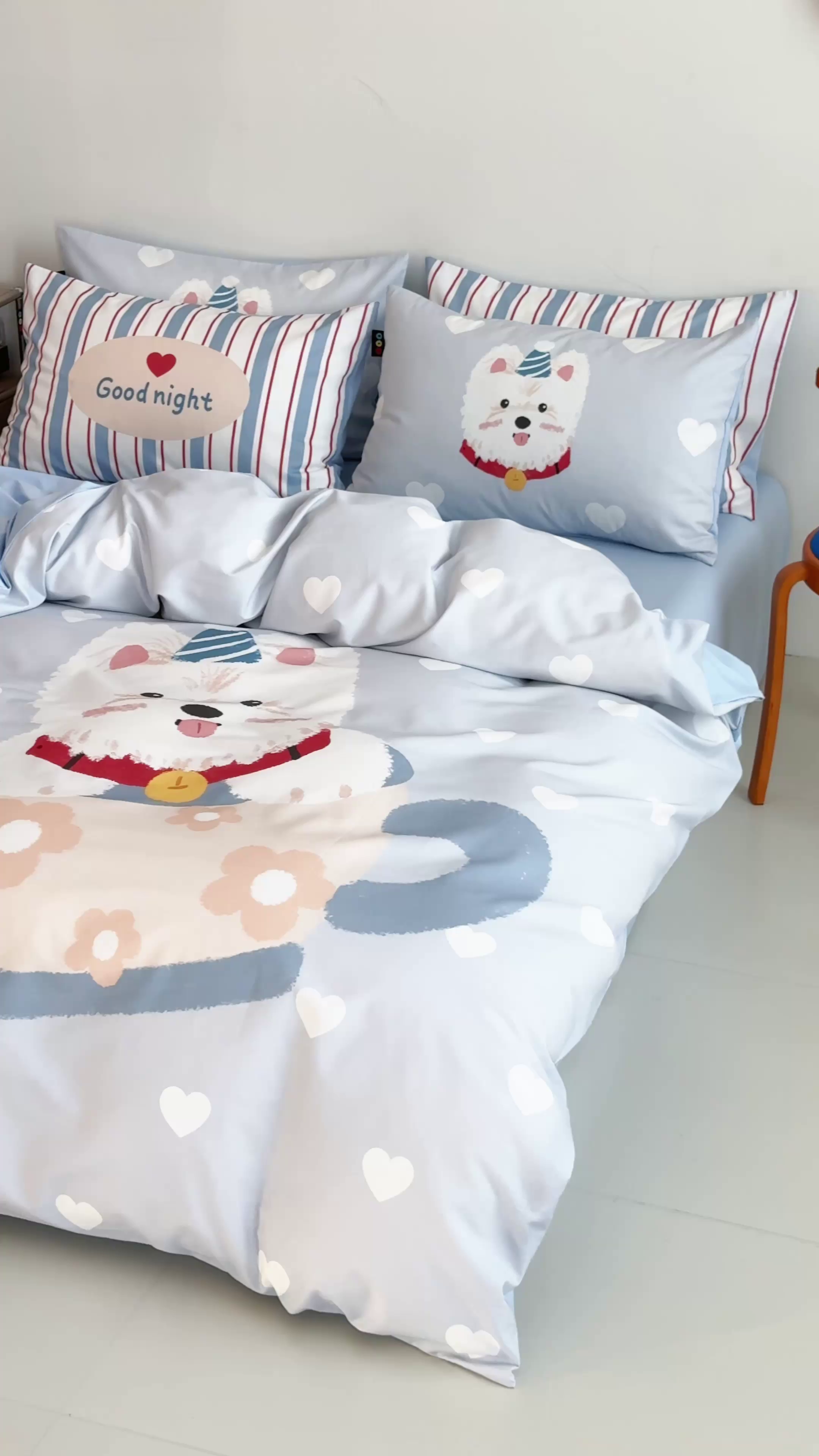 91家纺网 家纺一手货源 找家纺 RYB红黄兰 开学季2025新款ins设计师原创13372大版卡通数码印花40s全棉纯棉三件套四件套 爱心西高地