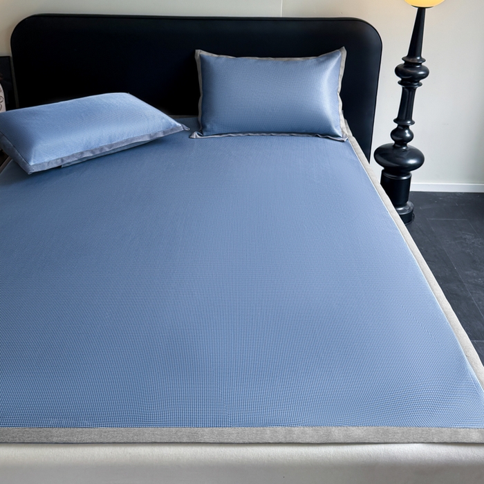 91家纺网 家纺一手货源 找家纺 红嘴企鹅2025新款千鸟格提花冰丝凉席（量大可聊） 千鸟格-提花蓝