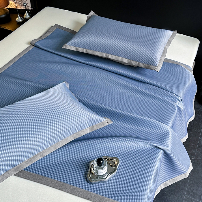 91家纺网 家纺一手货源 找家纺 红嘴企鹅2025新款千鸟格提花冰丝凉席（量大可聊） 千鸟格-提花蓝