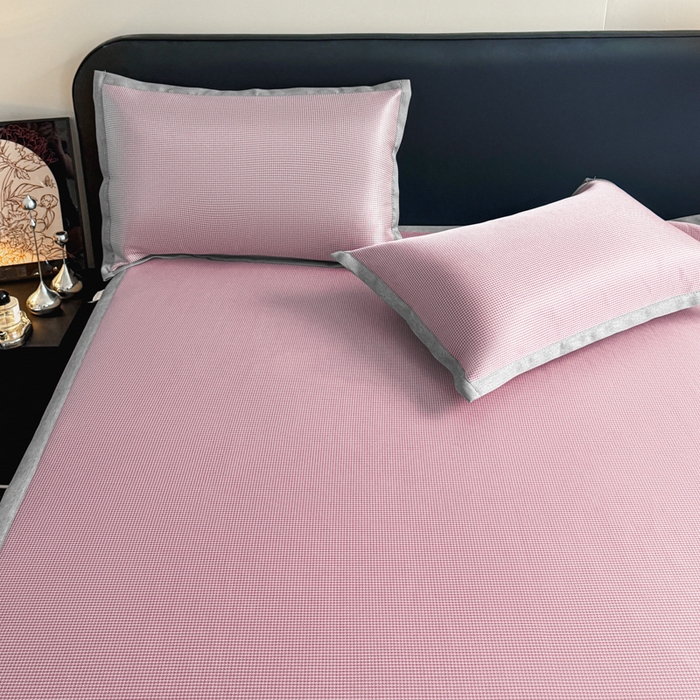 91家纺网 家纺一手货源 找家纺 红嘴企鹅2025新款千鸟格提花冰丝凉席（量大可聊） 千鸟格-提花粉