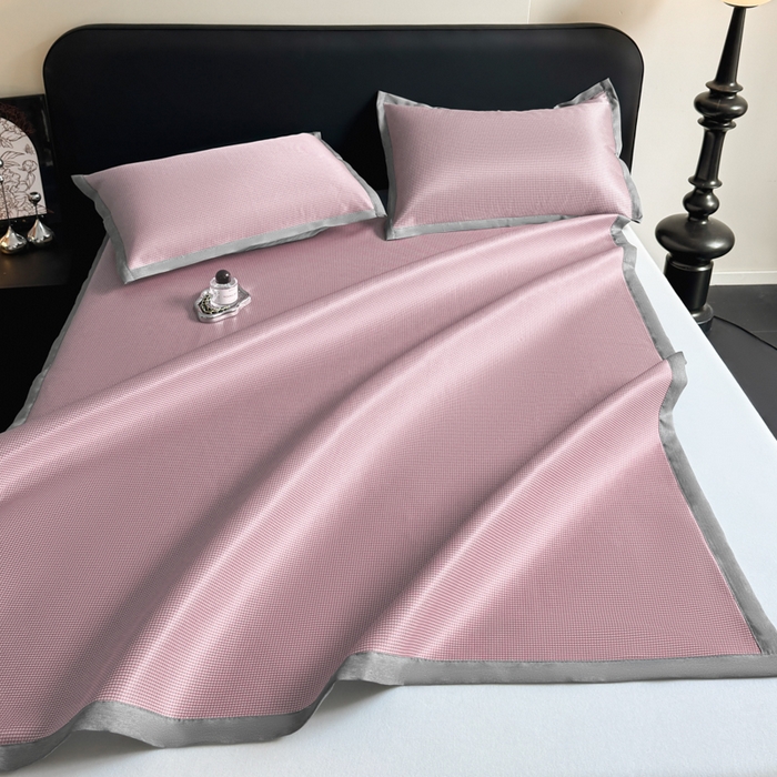 91家纺网 家纺一手货源 找家纺 红嘴企鹅2025新款千鸟格提花冰丝凉席（量大可聊） 千鸟格-提花粉