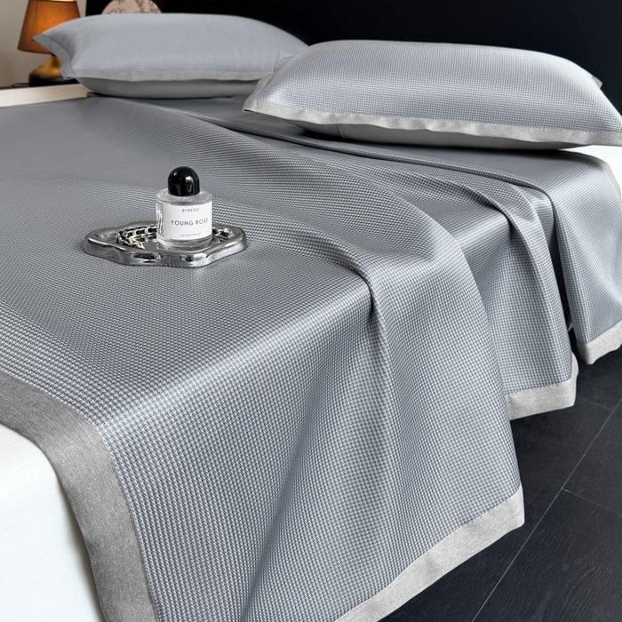 91家纺网 家纺一手货源 找家纺 红嘴企鹅2025新款千鸟格提花冰丝凉席（量大可聊） 千鸟格-提花灰