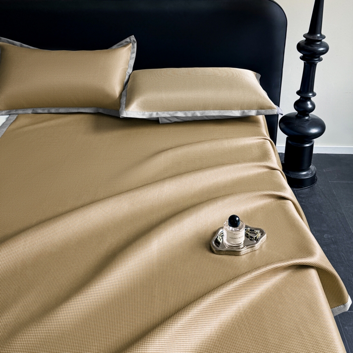 91家纺网 家纺一手货源 找家纺 红嘴企鹅2025新款千鸟格提花冰丝凉席（量大可聊） 千鸟格-提花咖