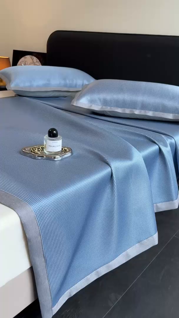 91家纺网 家纺一手货源 找家纺 红嘴企鹅2025新款千鸟格提花冰丝凉席（量大可聊） 千鸟格-提花蓝