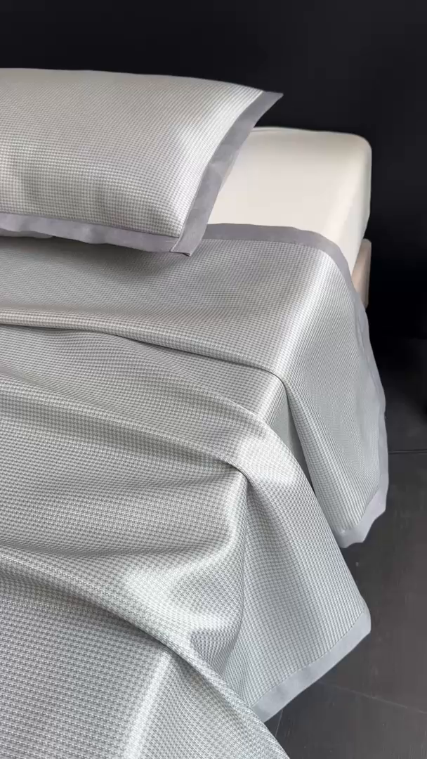 91家纺网 家纺一手货源 找家纺 红嘴企鹅2025新款千鸟格提花冰丝凉席（量大可聊） 千鸟格-提花灰