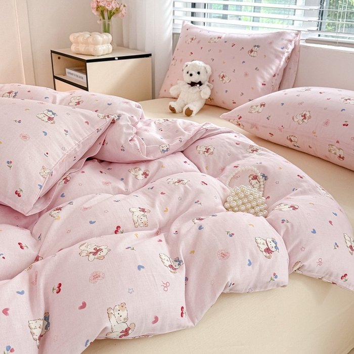 91家纺网 家纺一手货源 找家纺 卓缦家纺 2025新款-A类全棉纯棉双层纱小清新印花单被套单枕套学生单被套 被套单件单枕套 假日甜心猫-粉色