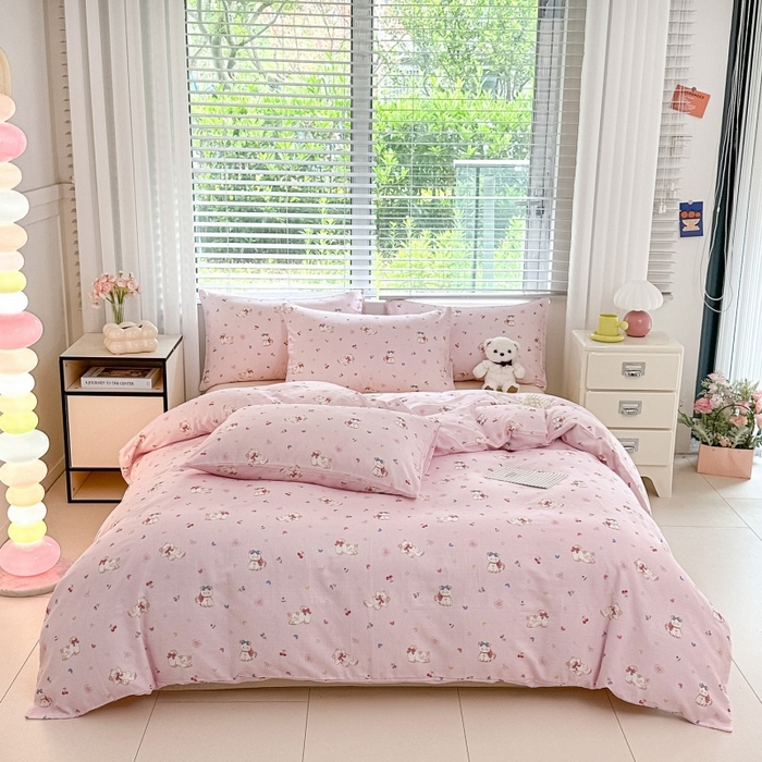 91家纺网 家纺一手货源 找家纺 卓缦家纺 2025新款-A类全棉纯棉双层纱小清新印花单被套单枕套学生单被套 被套单件单枕套 假日甜心猫-粉色