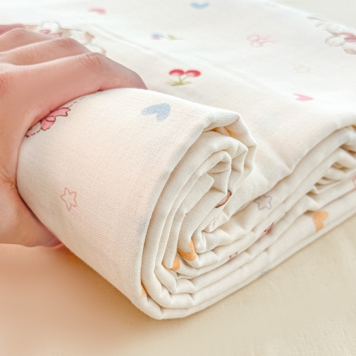 91家纺网 家纺一手货源 找家纺 卓缦家纺 2025新款-A类全棉纯棉双层纱小清新印花单被套单枕套学生单被套 被套单件单枕套 假日甜心猫-米白