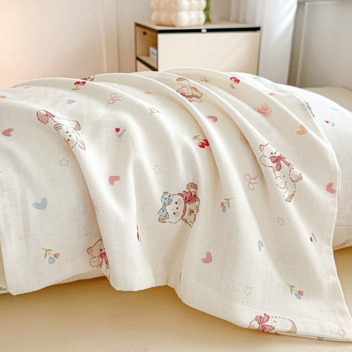 91家纺网 家纺一手货源 找家纺 卓缦家纺 2025新款-A类全棉纯棉双层纱小清新印花单被套单枕套学生单被套 被套单件单枕套 假日甜心猫-米白