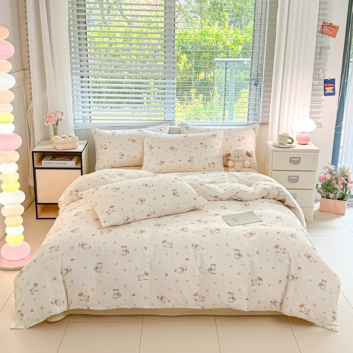 91家纺网 家纺一手货源 找家纺 卓缦家纺 2025新款-A类全棉纯棉双层纱小清新印花单被套单枕套学生单被套 被套单件单枕套 假日甜心猫-米白