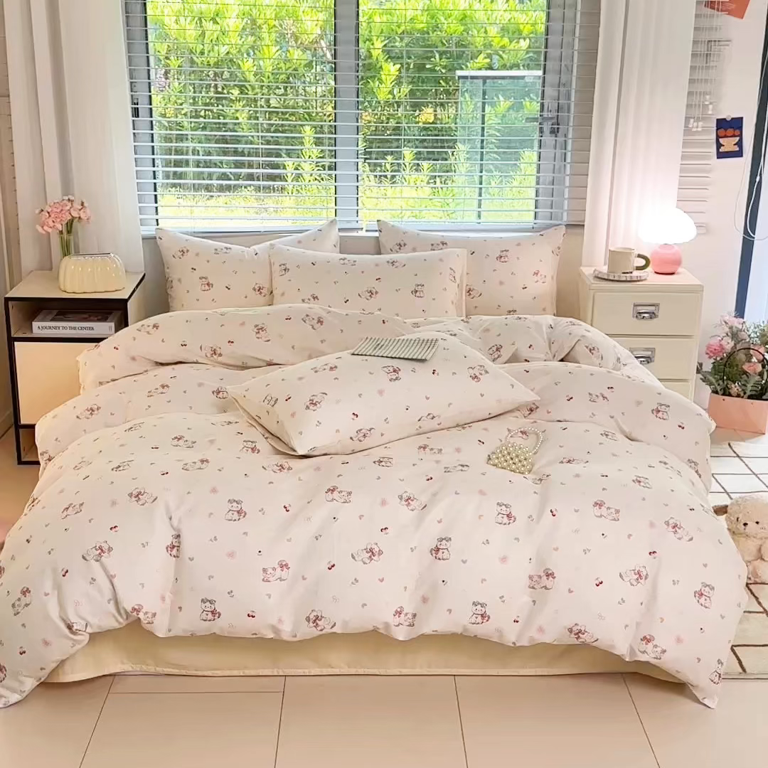 91家纺网 家纺一手货源 找家纺 卓缦家纺 2025新款-A类全棉纯棉双层纱小清新印花单被套单枕套学生单被套 被套单件单枕套 假日甜心猫-米白