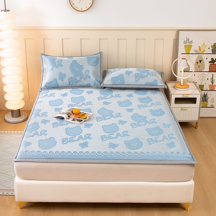 91家纺网 家纺一手货源 找家纺 莱家富 2025新款A类凉感提花冰丝凉席 快乐小熊-天蓝