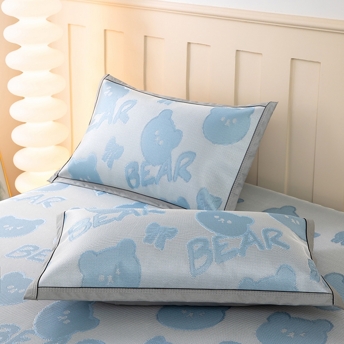 91家纺网 家纺一手货源 找家纺 莱家富 2025新款A类凉感提花冰丝凉席 快乐小熊-天蓝