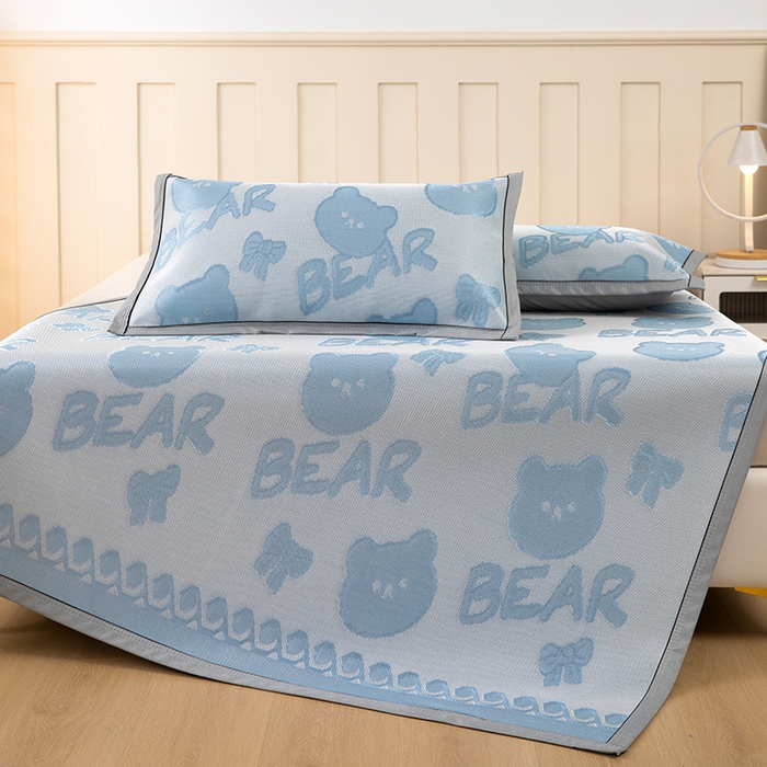 91家纺网 家纺一手货源 找家纺 莱家富 2025新款A类凉感提花冰丝凉席 快乐小熊-天蓝