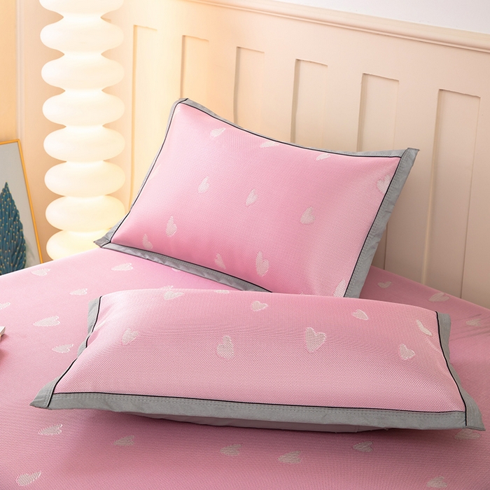 91家纺网 家纺一手货源 找家纺 莱家富 2025新款A类凉感提花冰丝凉席 心仪-粉