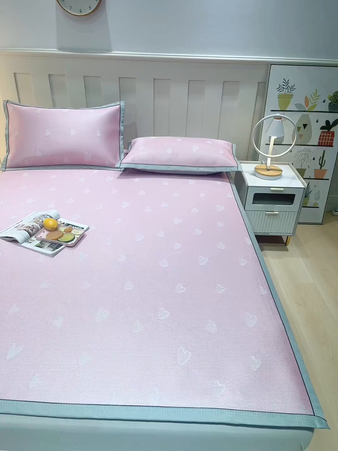 91家纺网 家纺一手货源 找家纺 莱家富 2025新款A类凉感提花冰丝凉席 心仪-粉