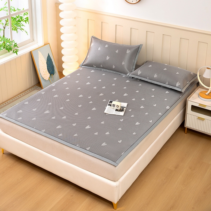 91家纺网 家纺一手货源 找家纺 莱家富 2025新款A类凉感提花冰丝凉席 心仪-灰