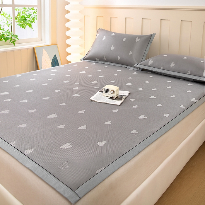 91家纺网 家纺一手货源 找家纺 莱家富 2025新款A类凉感提花冰丝凉席 心仪-灰