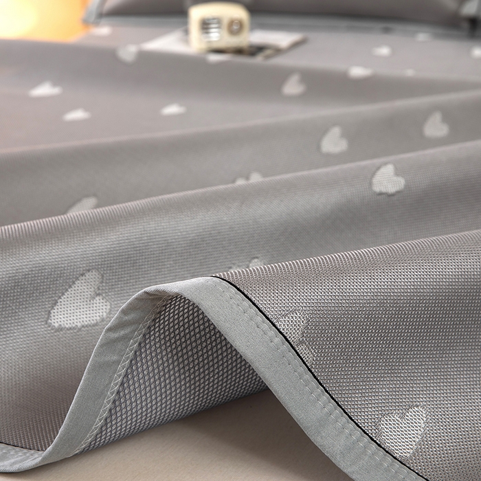 91家纺网 家纺一手货源 找家纺 莱家富 2025新款A类凉感提花冰丝凉席 心仪-灰